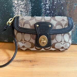 Rare Vintage Coach Legacy Signature Turnlock Wristlet in very good condition!